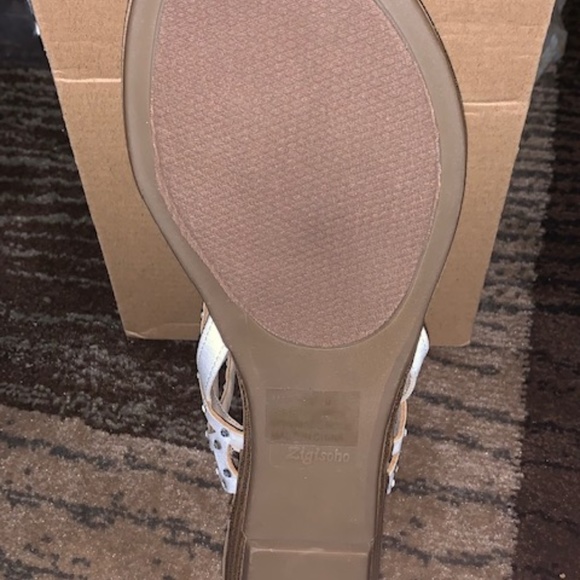 Zigi Soho Women' Slingback Strap Flat Sandal - Picture 3 of 4